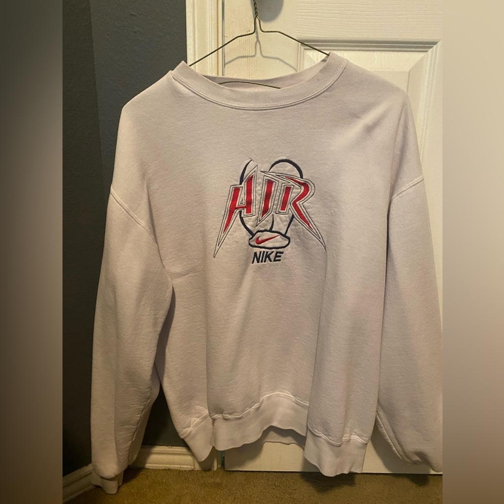 white nike sweatshirt
